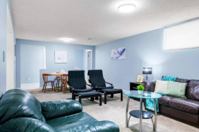 Cozy Suite - Walk to West Ed Mall